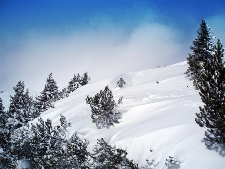 En underbar bild när Mikael pumpar puder :). Foto: Andreas Isaksson. Åkare: Mikael Hjorth.
