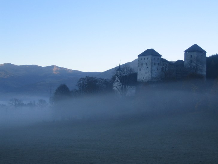 Dimman lägger sig som ett mystiskt täcke vid bor. Foto: Linn Andersson. Åkare:  -.