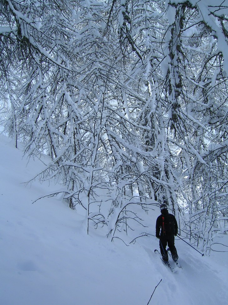 utflykt påväg ner till botten på GM.. . Foto: Lawrie Brand. Åkare: j.sturesson.