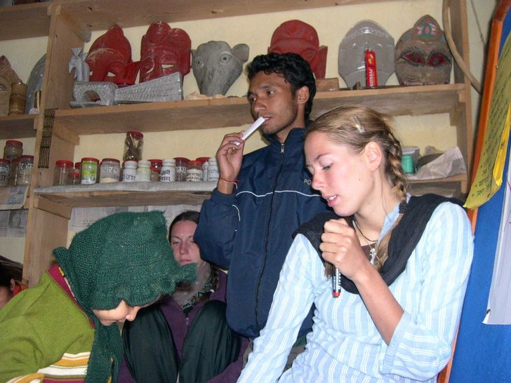 workshop i himalaya. Foto: Anna Stubbendorff. Åkare: Åkare vet jag inte...