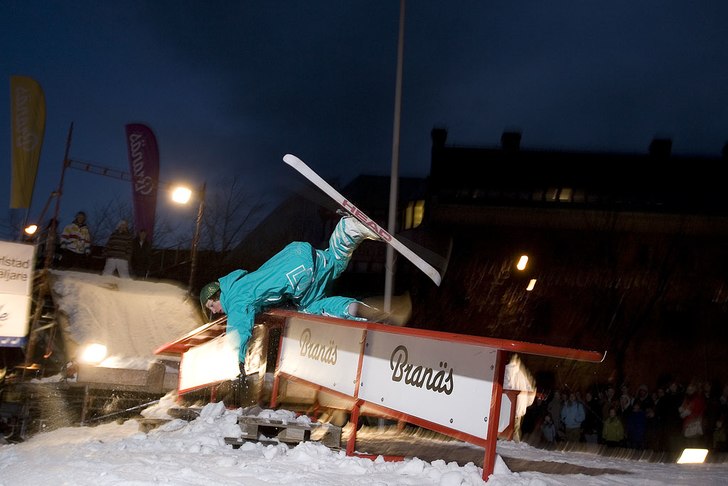 skulle kolla ifall railet färgade av sig. Foto: ola björnström. Åkare: Fefferonieeeeeeeeee.