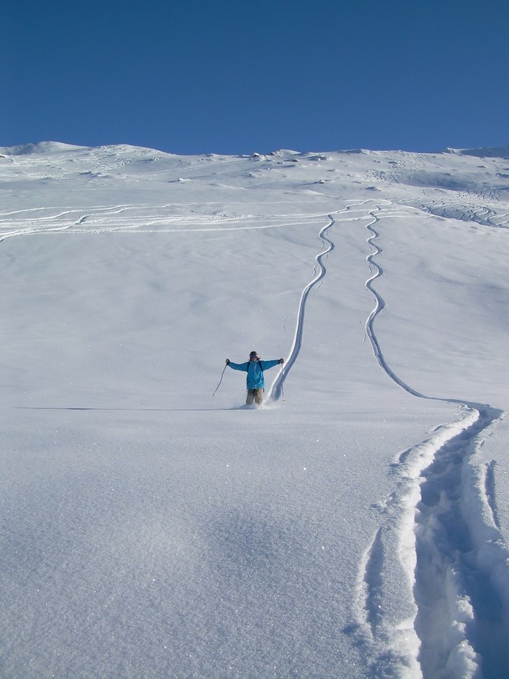 kör lite pow pow och e kram go samtidigt. Foto: hemlis!. Åkare: stina larsson.