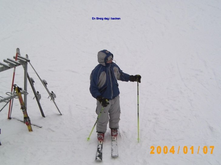 kollar upp mot backen :). Foto: berne persson. Åkare: Joacim Persson.