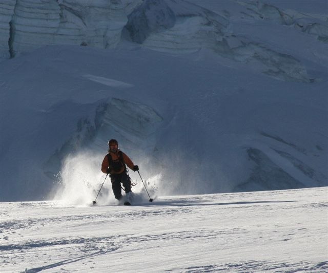 tirols högsta berg, 3774 möh. mkt glaciär &. Foto: madelene nilsson. Åkare: tobias luthe.