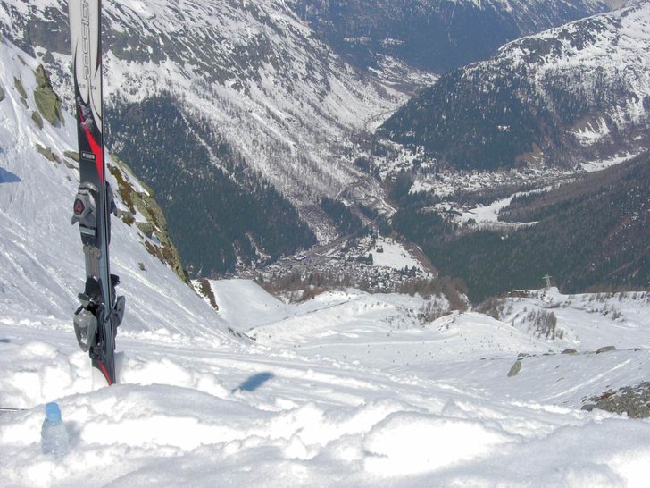 Bild från Grand Montets. Argentiere syns nere i d. Foto: Mikael Pålsson. Åkare: Vilken Åkare??.