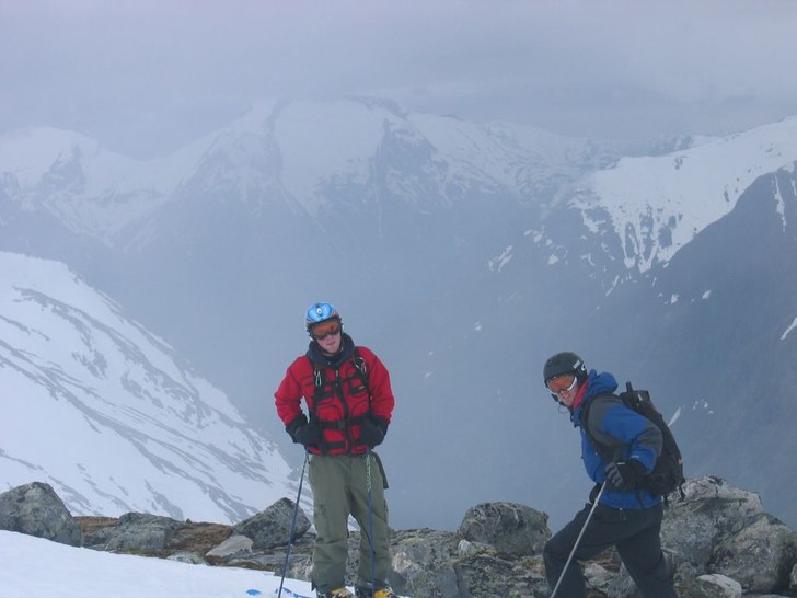 Utsikt fra toppen i Stryn. Foto: Marius Røstad. Åkare: Jørgen Husbyn og Håkon Sæther.
