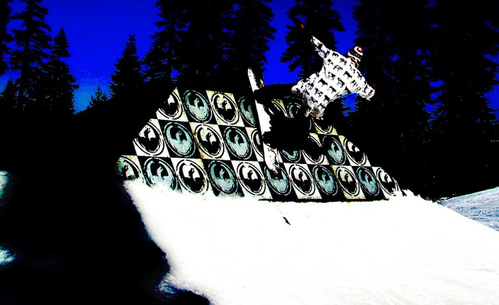 En omgjord bild på andreas när han leker på dra. Foto: Per Rönström. Åkare: Andreas.