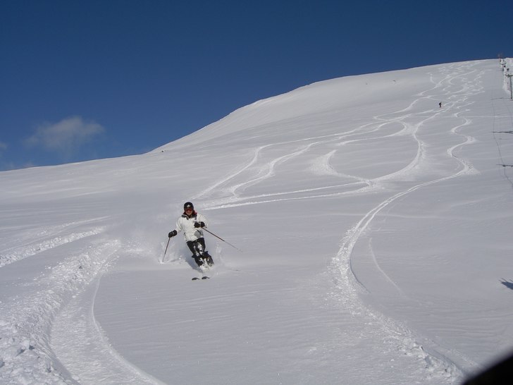 pappa pumpar ny och fin nysnö. Foto: Oscar Torstensson. Åkare: pappsen.