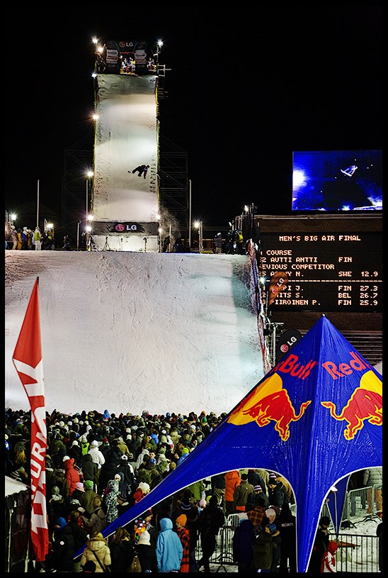 Från Snowboard Big Air finalen på Winter Jam.. Foto: Andreas Timfält.