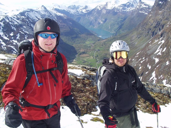 Foto: Martin Dillman. Åkare: Magnus och Thomas vid Dalsnibba.