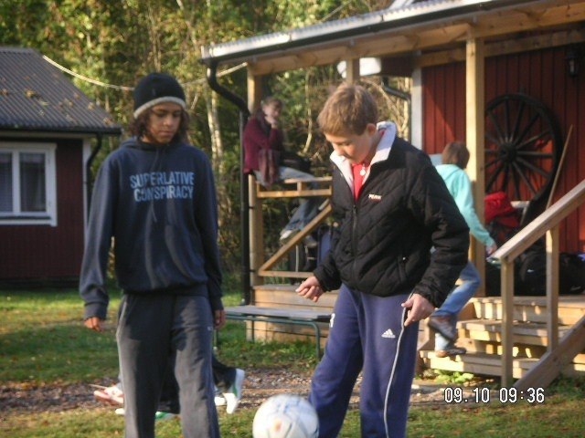 jag o min dåååg lirar boll ;). Foto: stephanie bångman. Åkare: lil-t vs underdåååg.