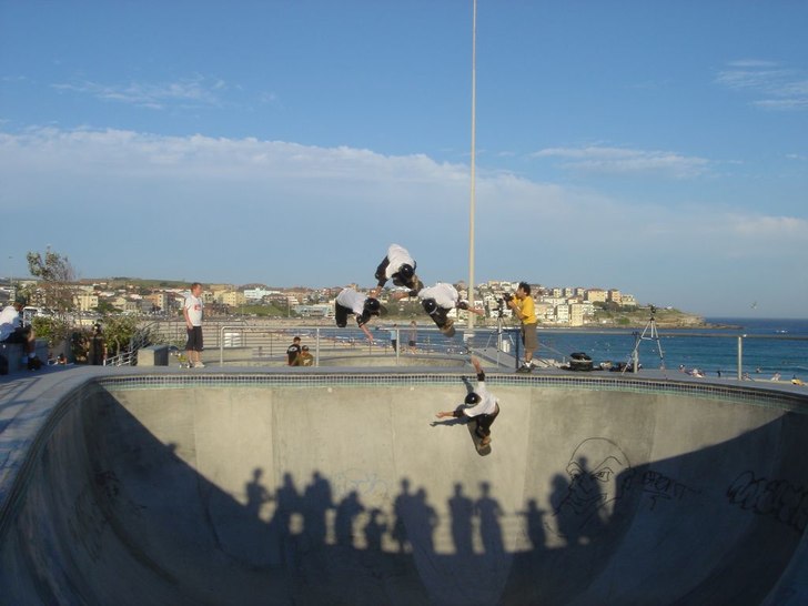 Sekvens tagen i skateparken vid stranden i Bondi B. Foto: Alexander Gerhardsson. Åkare: okänd.