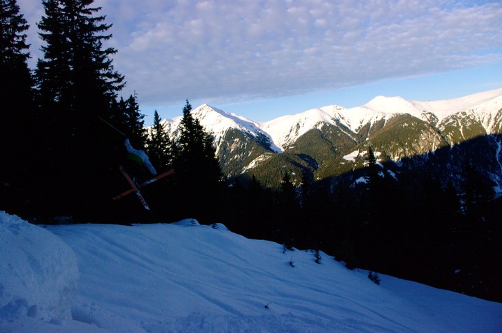 Efter en duktig face plant klättra jag upp igen f. Foto: Kristoffer Martens.