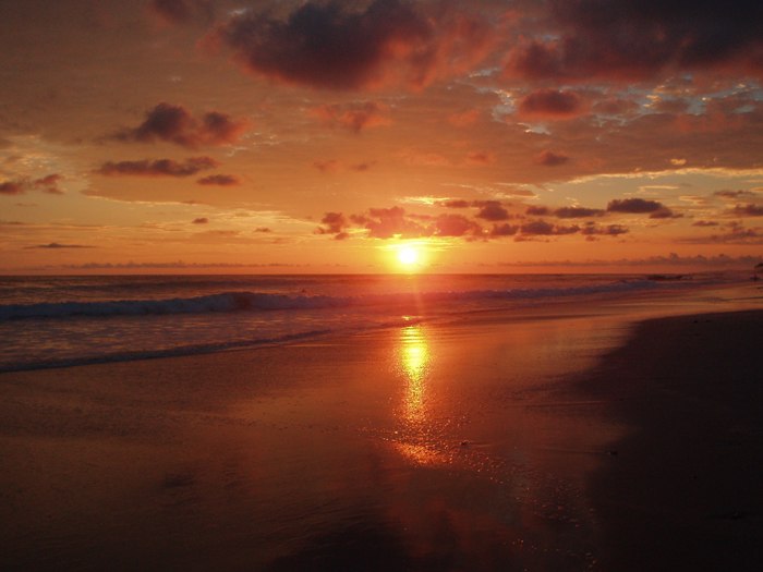 Härligaste tiden att surfa på, solnedgångarna i. Foto: Anna. Åkare: Någon.