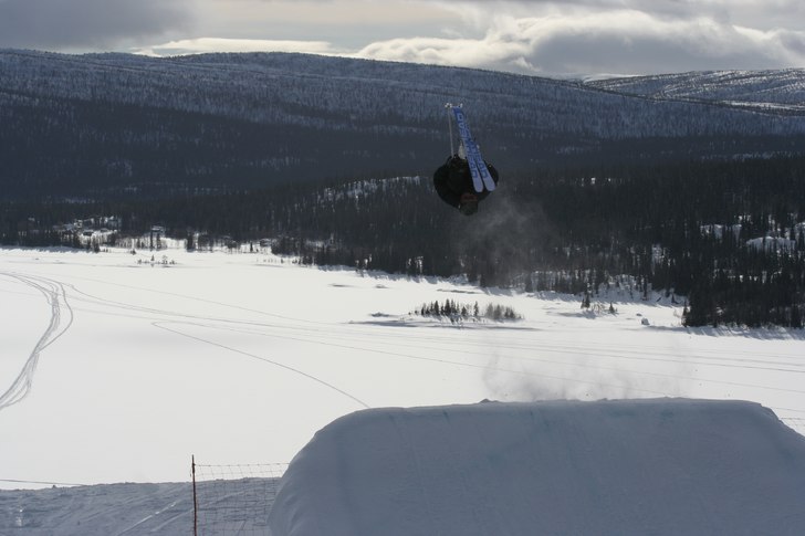 frontflip. Foto: Jocke. Åkare: Dennis Berggren.