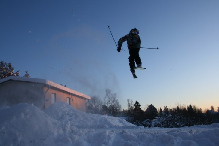 jibbar hemma i pulka backen.. Foto: Erik Lundkvist. Åkare: Daniel Rask.