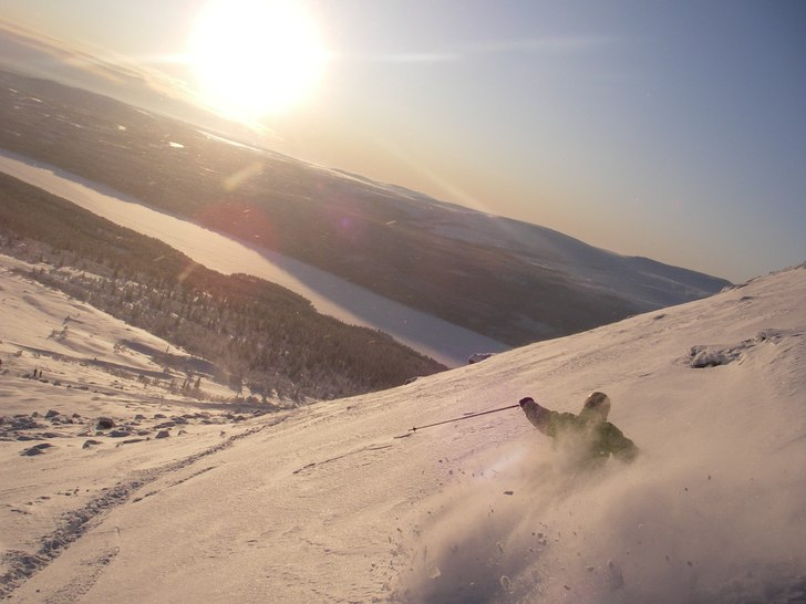 körde en shyst puder sväng på morgonen :). Foto: jesper olsson. Åkare: wille falk (jag).