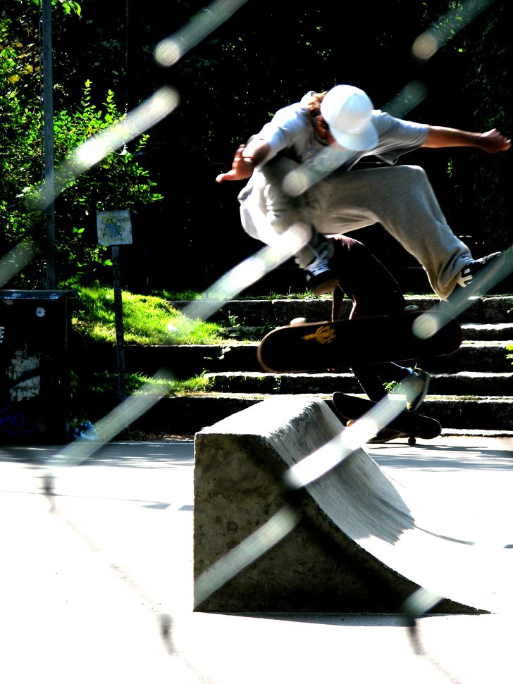 Helhäftig Kickflip....... Foto: Nicke Jacobsson. Åkare: John Björkroos.