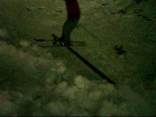 En mörk kväll vid bandybanan. Foto: Charkman.