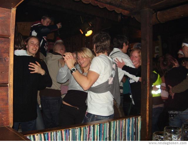 haha..dans på österrikiska aftonen :) .