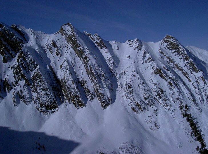 Året är 2004...... Turade i backcountryn nära K. Foto: Anders. Åkare: Tittar på berget som vi senare samma dag gjorde en topptur på..