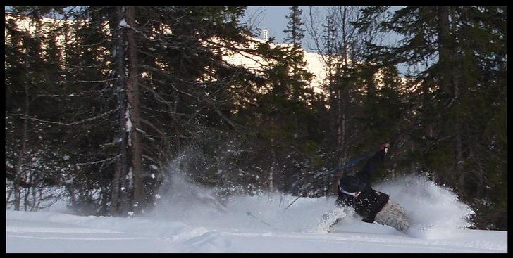 på väg ned, eller?. Foto: amelie lohman. Åkare: André Lohman.