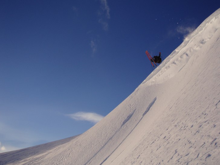 En frontflip är aldrig fel. Foto: Emil Engman. Åkare: Jonatan Odby.