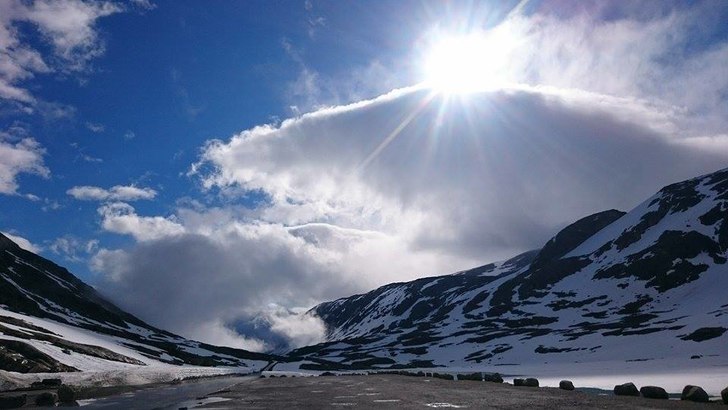 Varierende vær i dag
Skifter fort mellom tåke, s.