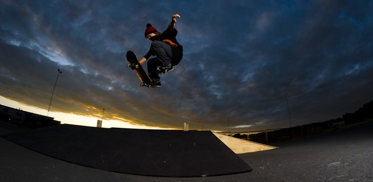 Fs Boneless i solnedgången. Foto: Anton Svanborg. Åkare: Jonathan Åberg.