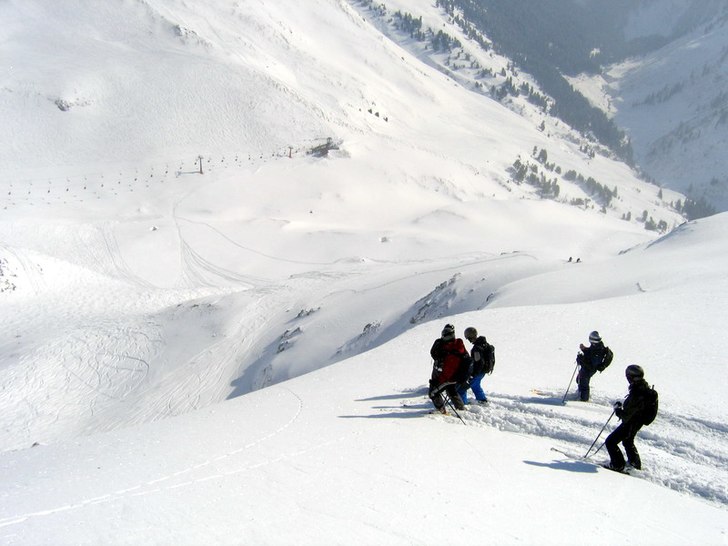 Ett insteg i Stuben ned mot Albonagrat. Foto: Fredrik Falkman. Åkare: De andra.