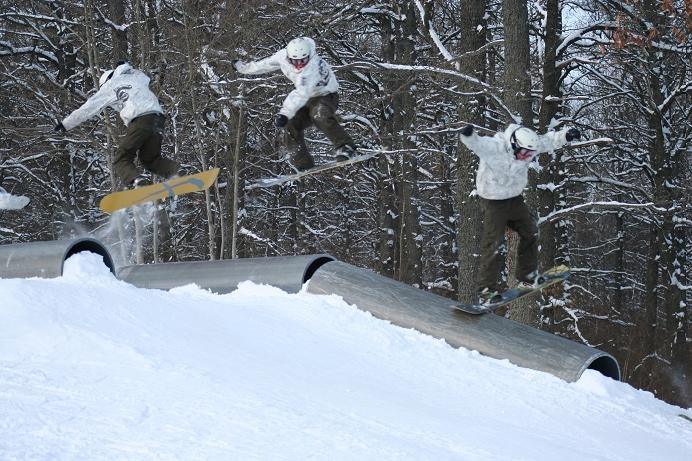Efter att ha varit å skuttat lite backflips i ett. Foto: Marcus Wallstersson. Åkare: Jonas Frid.