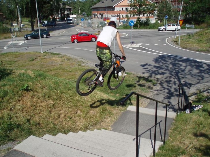 trapp dubbling  för första gången . Foto: anton mathisson. Åkare: johan rasmussen.