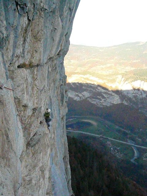 Anna följer på 6 replängden på L´air du Temps. Foto: Krister Jonsson. Åkare: Anna Backlund.