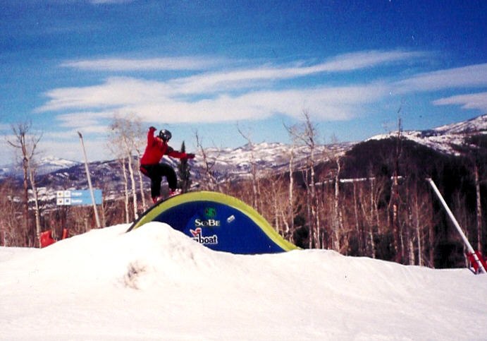 Jag på en rainbowrail i Steamboat Springs, Colora. Foto: Ola Strandvad. Åkare: Therese Pnlah.