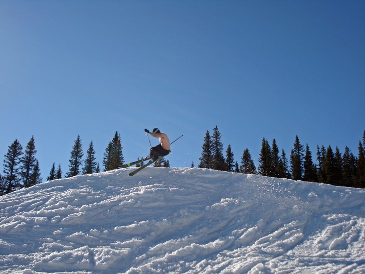 Vårslask i bydalen. Foto: Elias Genhög. Åkare: Fredrik Nordqvist.