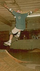 Session i en skabbig skatehall 1991 i Amerika. Tro. Foto: Mr N Oname. Åkare: Kristian B.