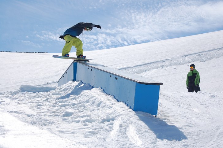 Anders leker på boxarna. Foto: Jonas Sjödin. Åkare: Anders Carnbro.