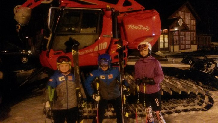Sesongens første alpintrening på Heggmyrane
Snø.