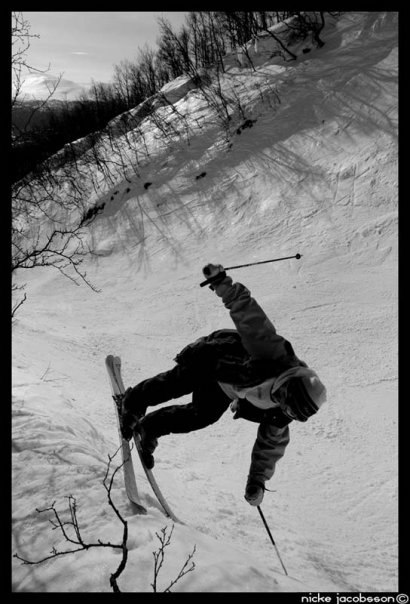 spinning round that pole like a stripper. Foto: nicke. Åkare: ludwig crabber.