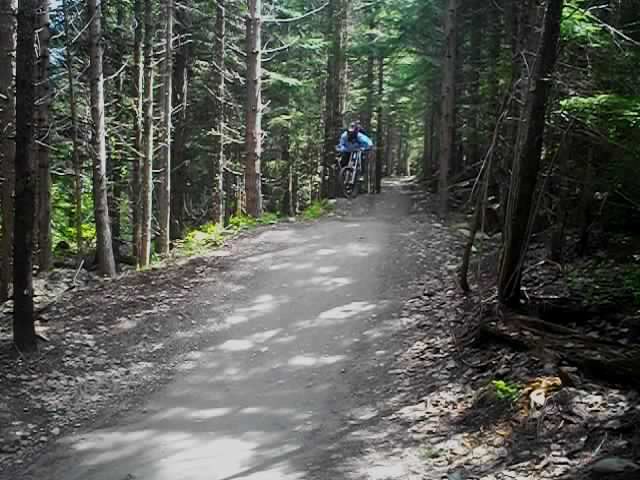 Den dagliga uppvärmningen i whistler.. Foto: Fredrik Ivarsson. Åkare: Ludvig von Schewelov.
