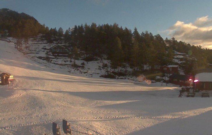 EN FIN TORSDAG MORGEN
Vinden er borte, det kom lit.