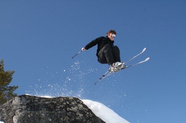 Härliga vår åk över ett par klippor som jag oc. Foto: Michael Ek. Åkare: Mattias Kristensson.