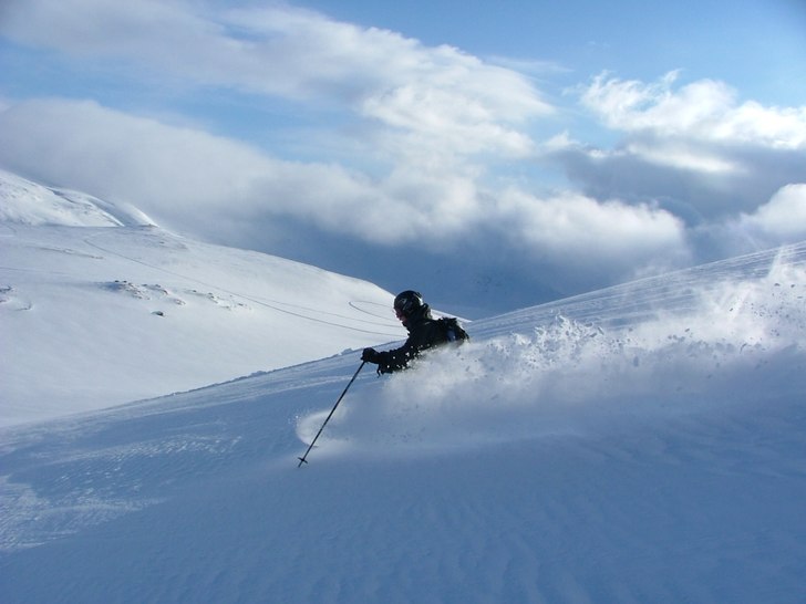 "Diskarn" fluffar fram.(Bilden är tyvä. Foto: Patric G Renström. Åkare: Jonas "diskarn" Pollac.