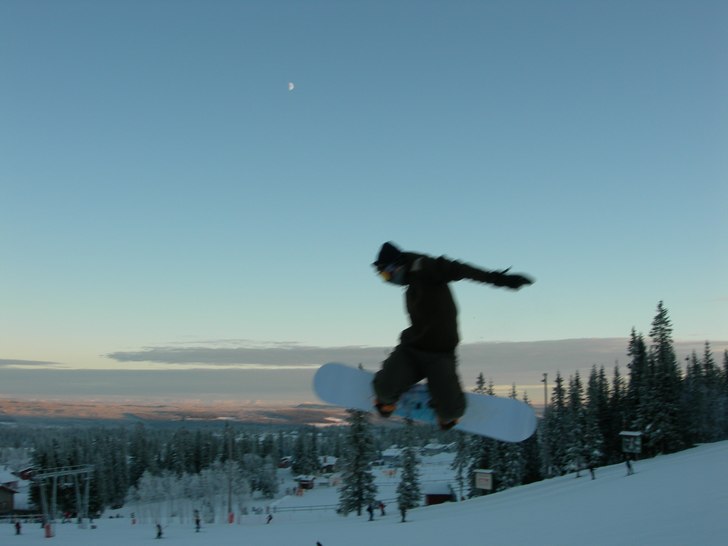 Första hoppet för året och med nya Ride utröst. Foto: Pappa. Åkare: FlinK^.