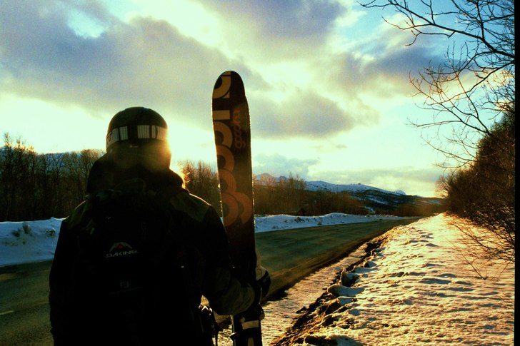 Efter lite åkning, Tänndalens liftsystem i bakgr. Foto: Johan Hedlund. Åkare: Robert Jarlenäs.
