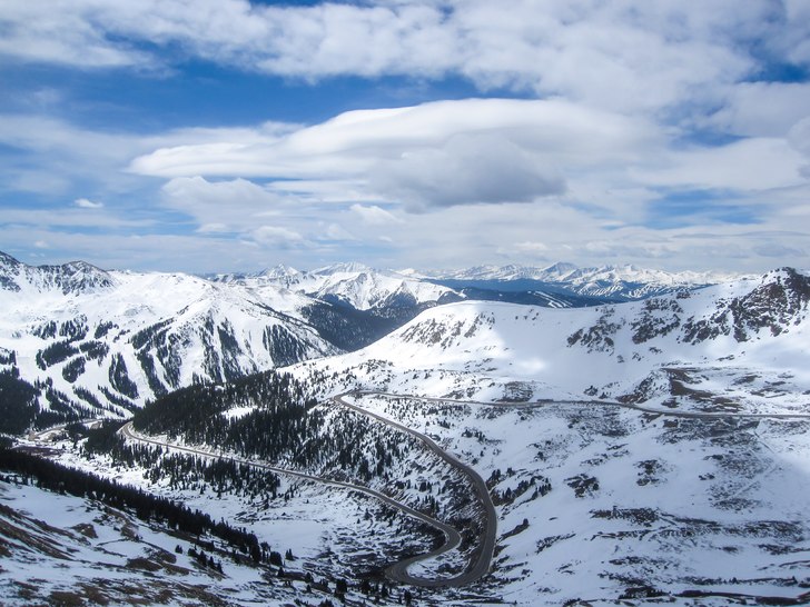 A-basin till vänster, en glimt av Keystone precis.