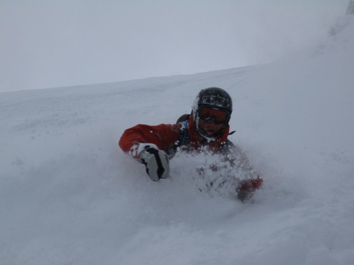 Total lycka.. Skinatzin Alex älskar ett riktigt s. Foto: Martin Lundgren. Åkare: Alex Gasson.