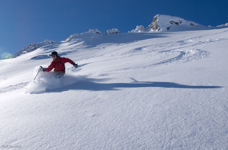 Grymt puder och grymt väder i Davos.

www.sndvl. Foto: Emil sundvall. Åkare: Ola Sundvall.