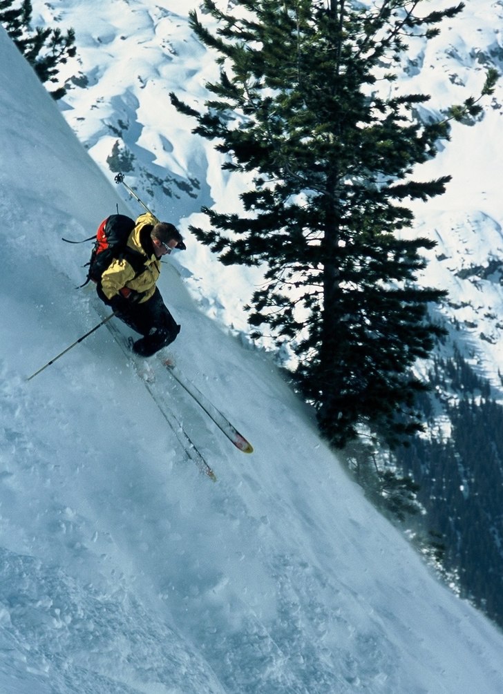 Håkan tar fart på bortre kammen. Foto: Lars Hansson. Åkare: Håkan Hyllengren.
