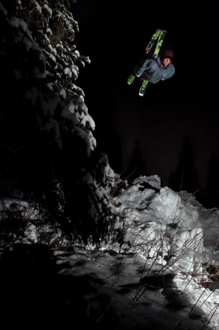 läskig backflip ner i slänt p g a blixt rakt i �. Foto: Agnes Langerth. Åkare: Elov Olsson.